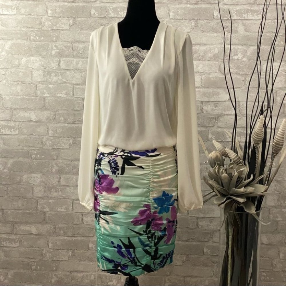 NWT Le Chateau Multicolour Floral Mini Skirt - Picture 9 of 15